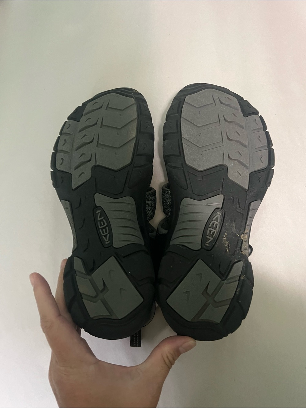Keen Men's Black Gray Closed-Toe Sandals - Picture 5 of 5